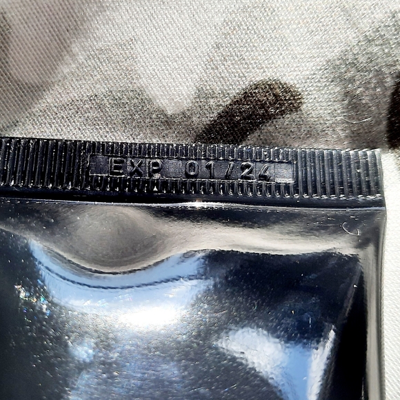 TWO Revision Skincare® Intellishade TruPhysical SPF 45 new sealed - Picture 4 of 4